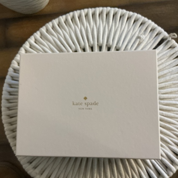 Kate Spade scarf and hat set - Picture 4 of 4